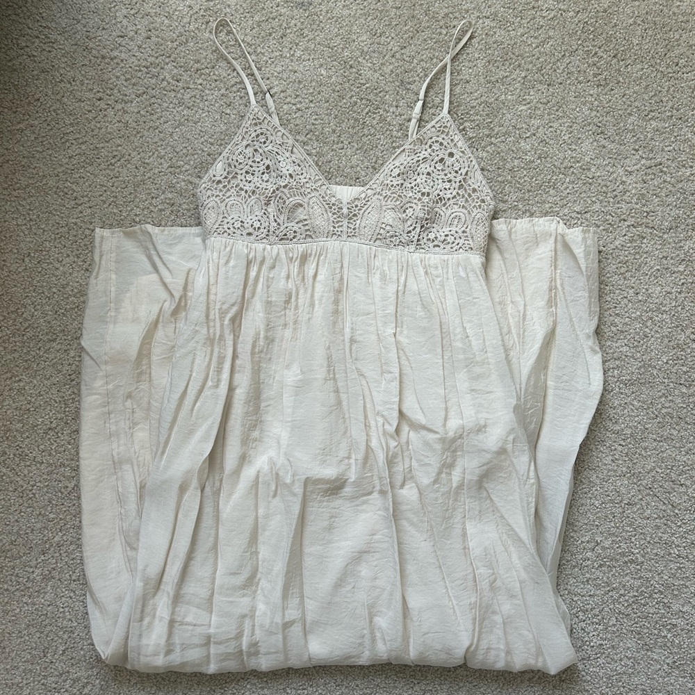 Abercrombie cream maxi dress with crochet detailing and pockets